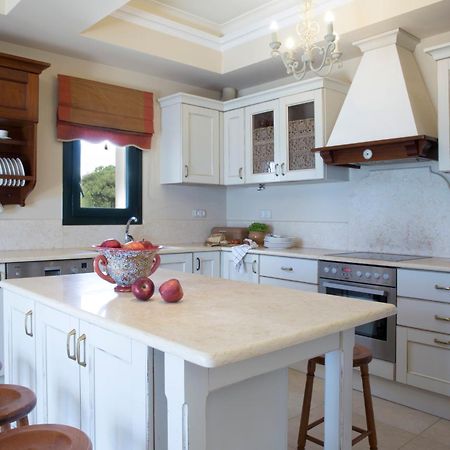 לאסי Avra Private Suites מראה חיצוני תמונה